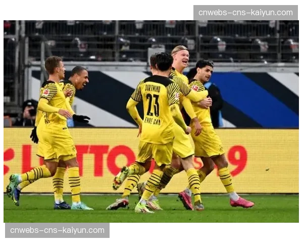 法兰克福3-2逆转霍芬海姆，全场射门比28-15